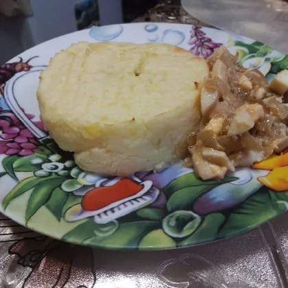 Картофельное пюре с луком и яйцом