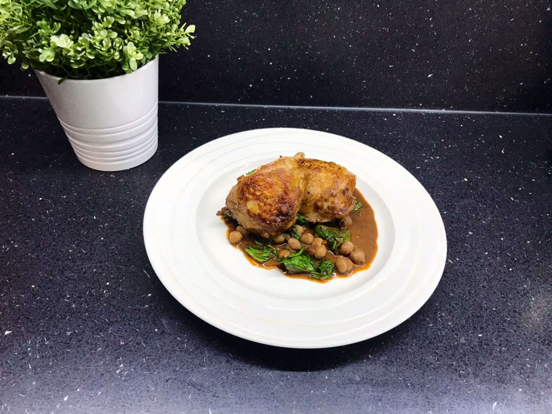 Куриные бедрышки с нутом