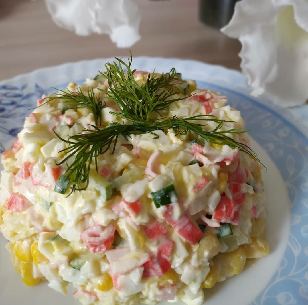 Салат с крабовыми палочками, с креветками и свежим огурцом - пошаговый рецепт с фото на thebestterrier.ru