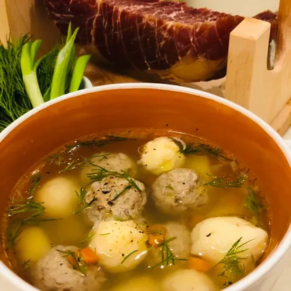 Суп «Королевский» с фрикадельками из фарша с добавлением гречки и галушками
