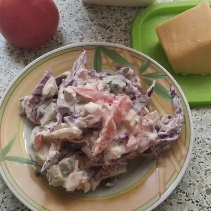 Овощной салат с яйцом и сыром