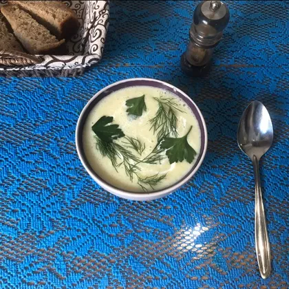 Крем-суп из кабачков с полентой и сыром