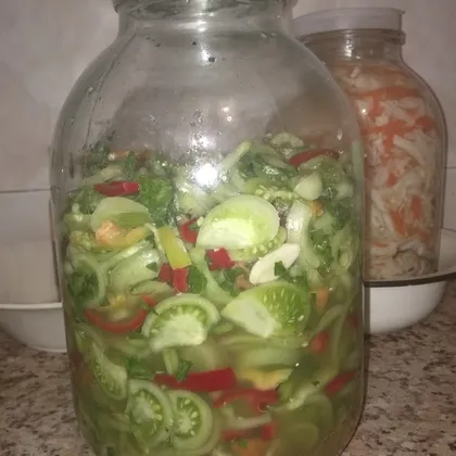 Салат  из зелёных помидор без стерилизации (азербайджанская кухня)