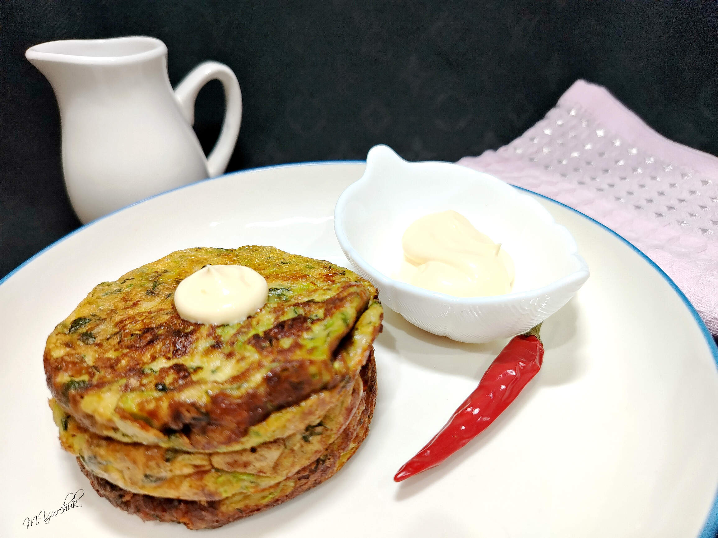Кабачковые оладьи с сыром 