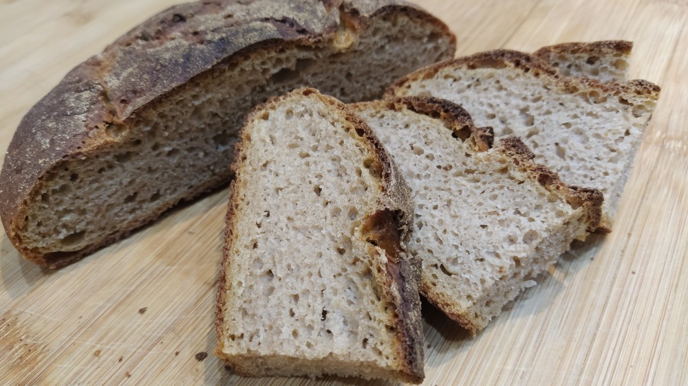 Цельнозерновой хлеб на закваске в духовке. Цельнозерновой хлеб на закваске. Пшеничный хлеб на ржаной закваске.
