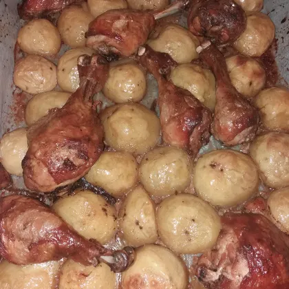 Куриная голень и бедра с картошкой в духовке