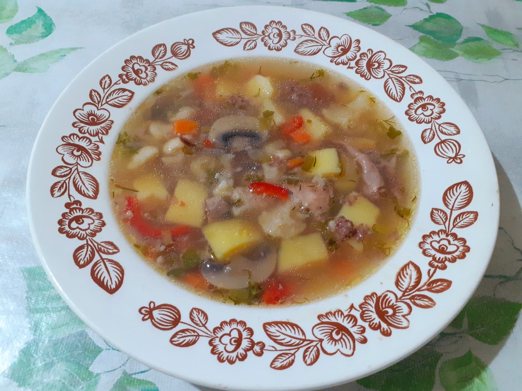 Суп с тушёнкой и шампиньонами