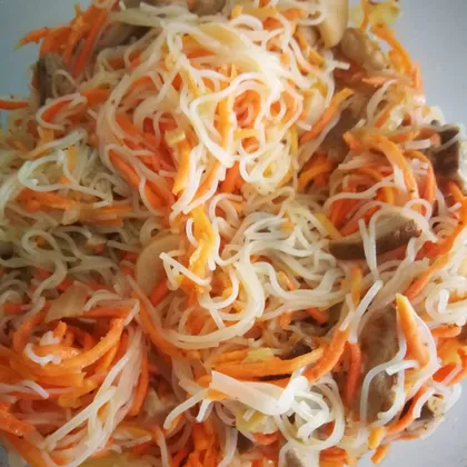 Фунчоза с грибами и морковью по-корейски