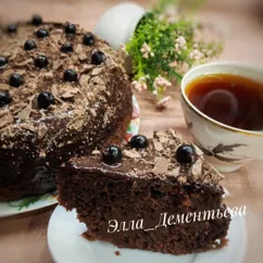 Шоколадный манник на кефире с шоколадом и чёрной смородиной 🍫