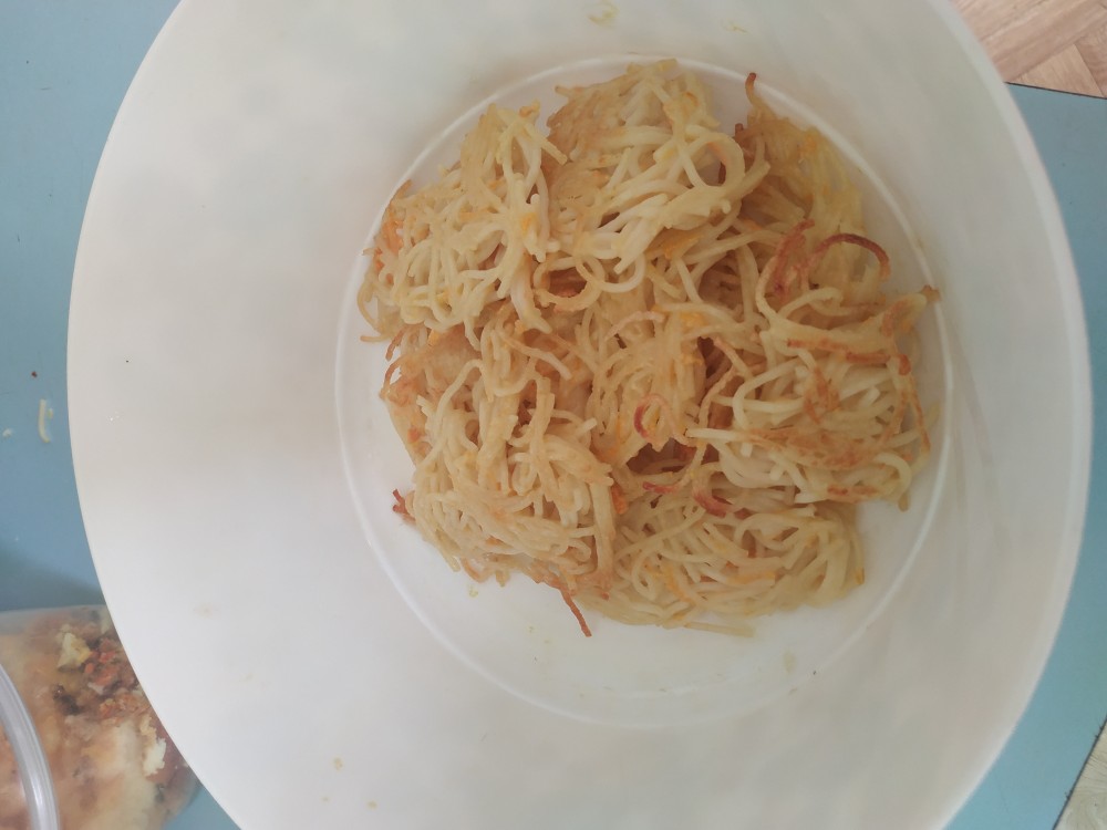 Оладьи из макарон с морковью
