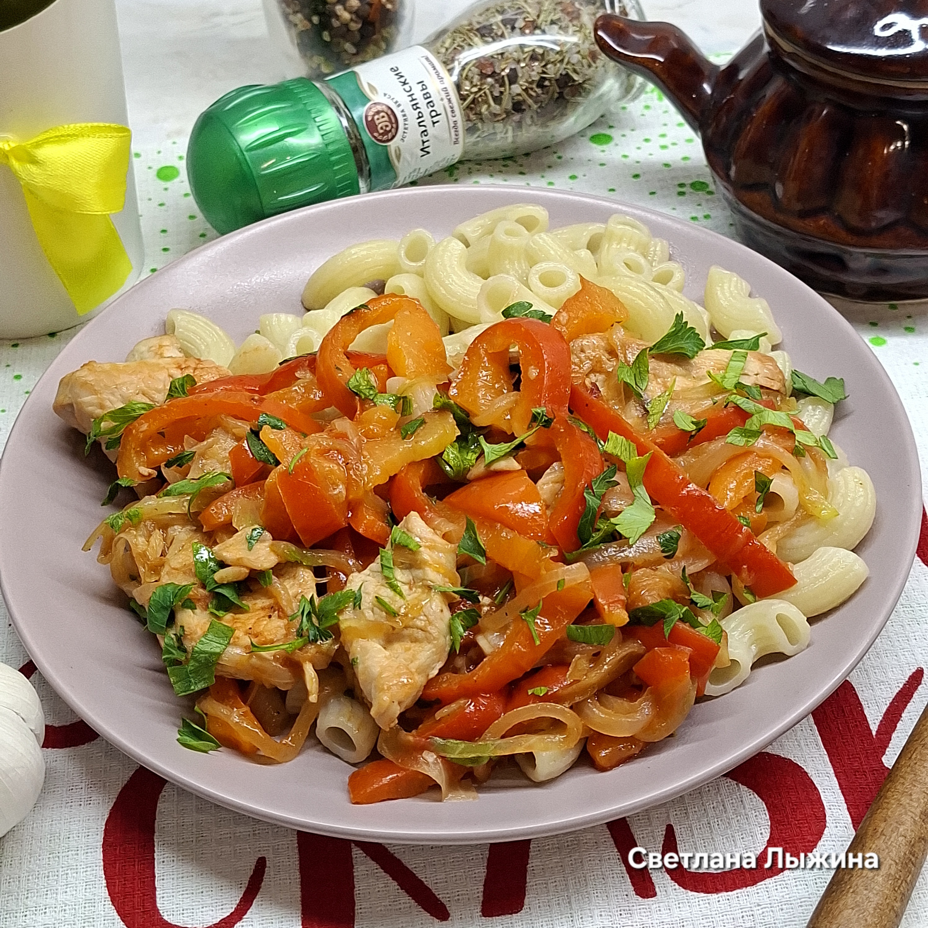 Жареная индейка с болгарским перцем