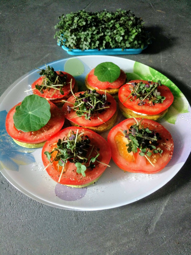 Жареные кабачки с помидорами - 8 пошаговых фото в рецепте