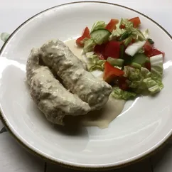 Мясные рулетики с чесноком