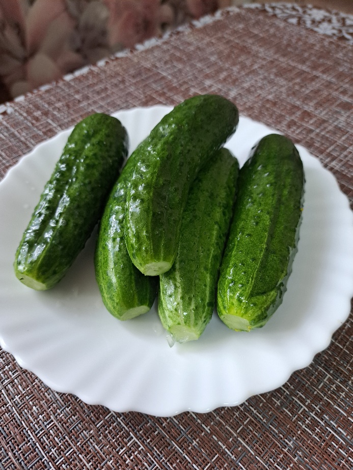 Огурцы малосольные на минералке