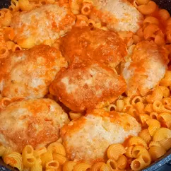 Котлеты с макаронами в чесночном соусе