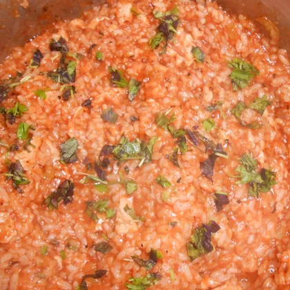 Куриное филе с рисом в томатном соусе