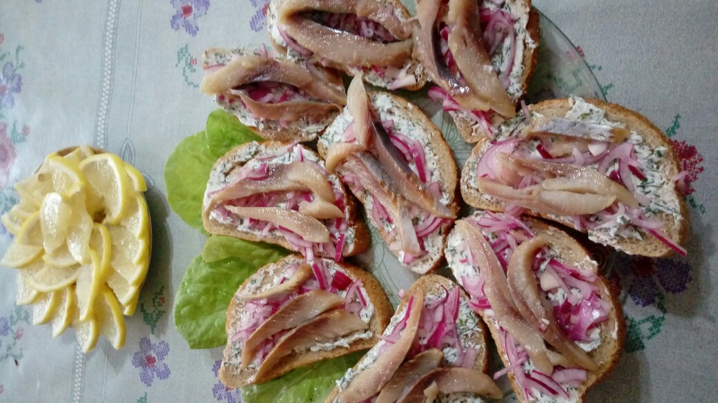 Бутерброды с селёдкой