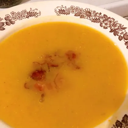 Крем-суп из чечевицы и овощей с беконом