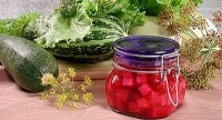 Кабачки, консервированные в свекольном соке