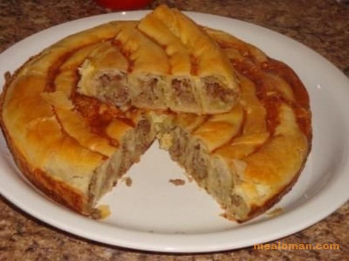 Турецкий бурек с мясной начинкой