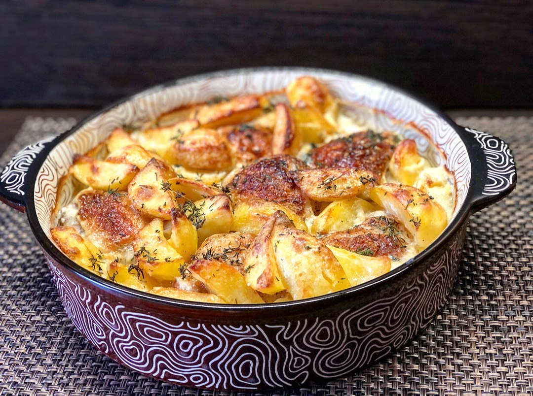 Куриные бедрышки с картофелем и тимьяном