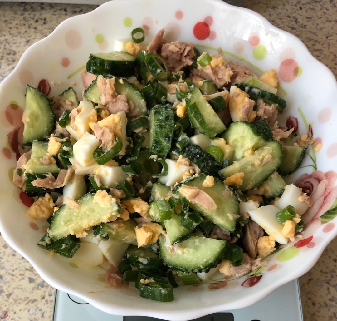 3 простых рецепта салатов с тунцом
