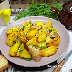 Свинина с картофелем и луком, запечённые в сливках