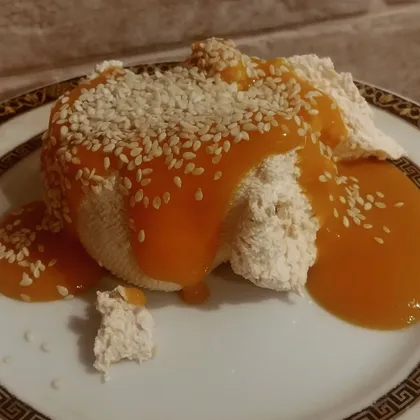 Десерт 'топленый творожок' под соусом