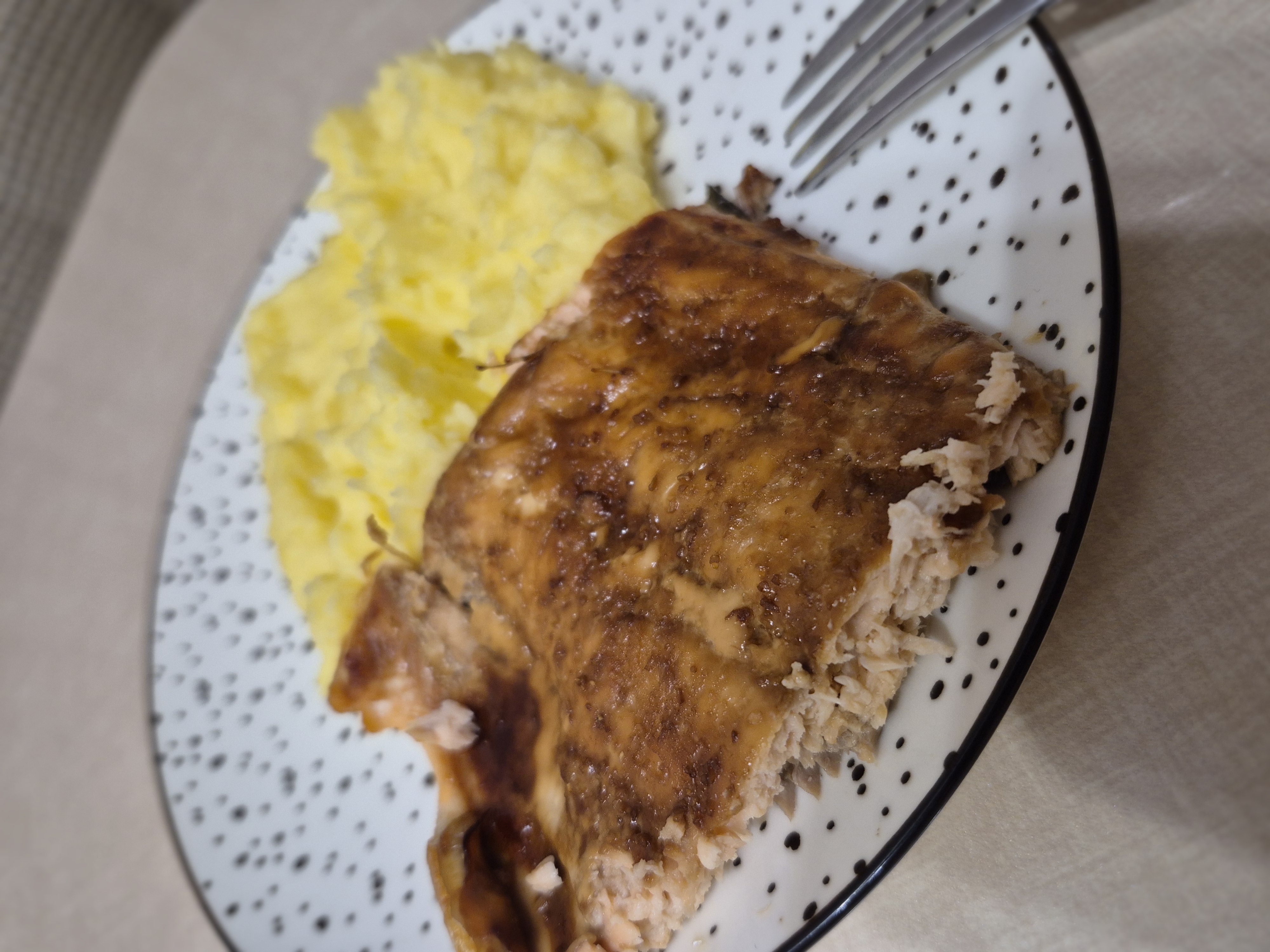 Горбуша в духовке под соусом