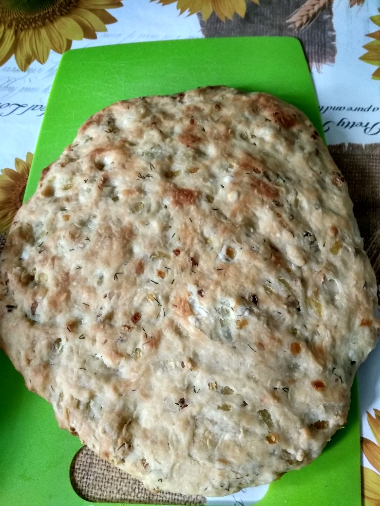Фокачча с чесноком, укропом и овощами