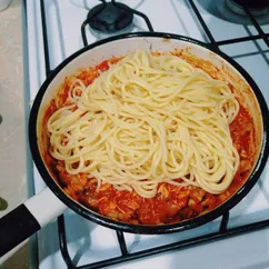 Паста с шампиньонами и куриной грудкой в томатном соусе🍝