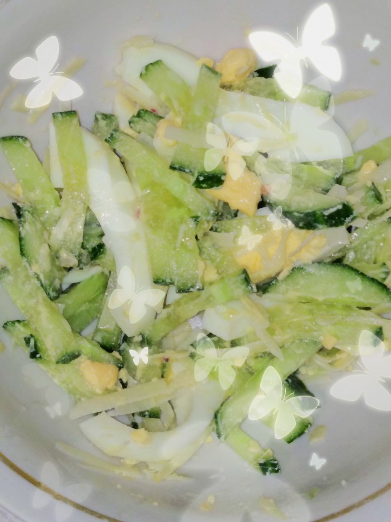 Салат из огурцов,помидоров и яиц, пошаговый рецепт на ккал, фото, ингредиенты - Мария