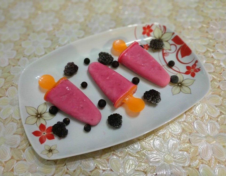 Йогуртовое мороженое с ягодами