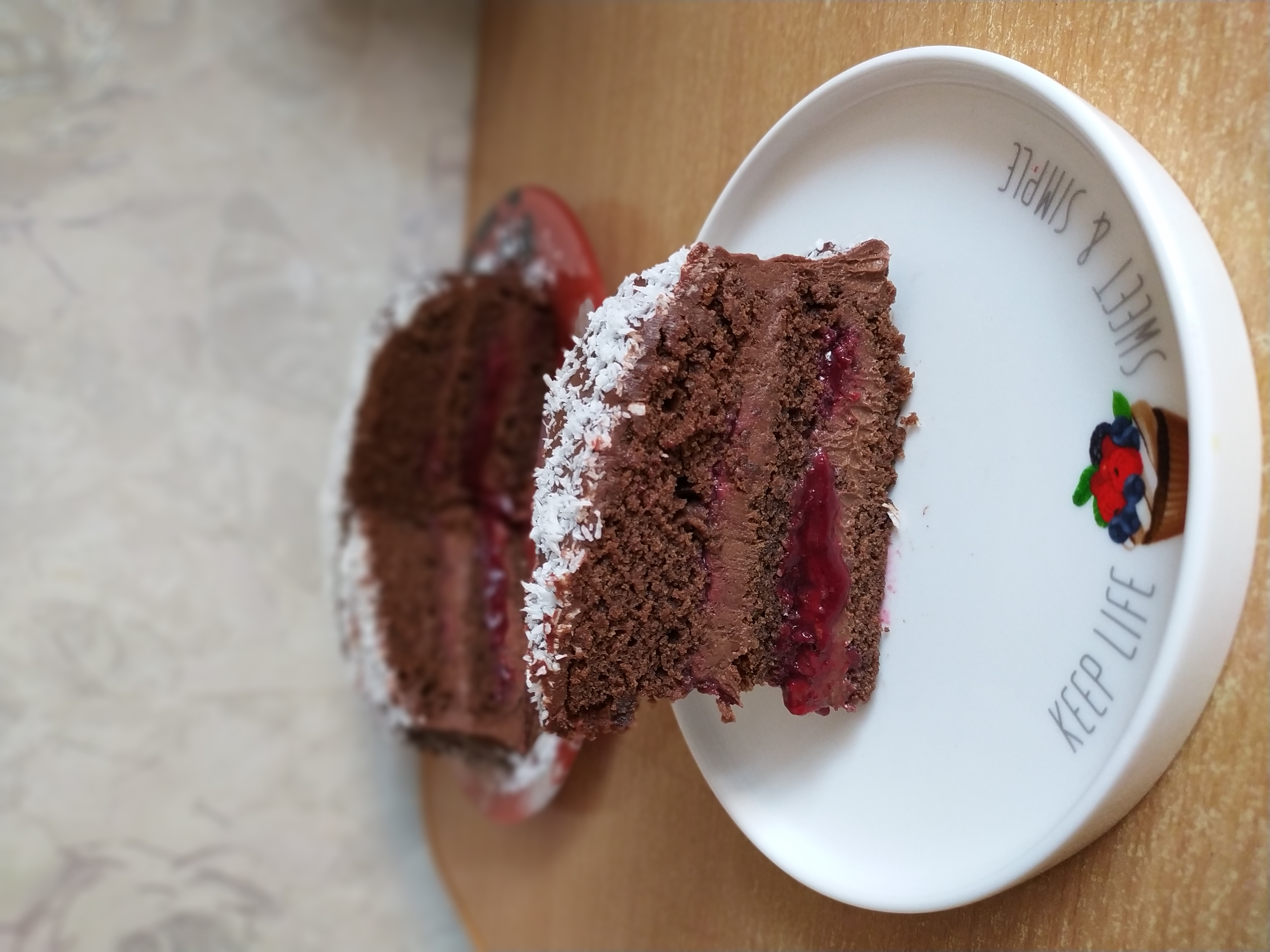 Шоколадный торт с брусникой (веганский, без глютена)