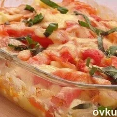 Кабачки, запеченные с помидорами и сыром