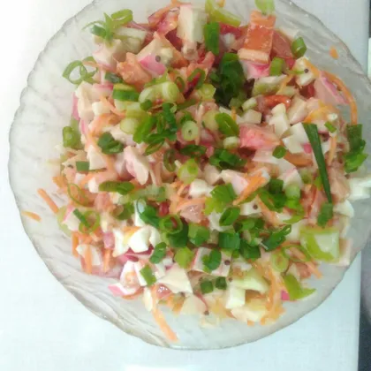 Салат из крабового мяса с овощами