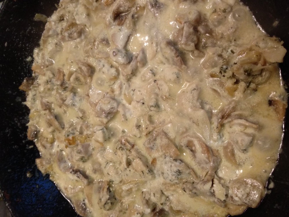 Курочка с грибами в сливках
