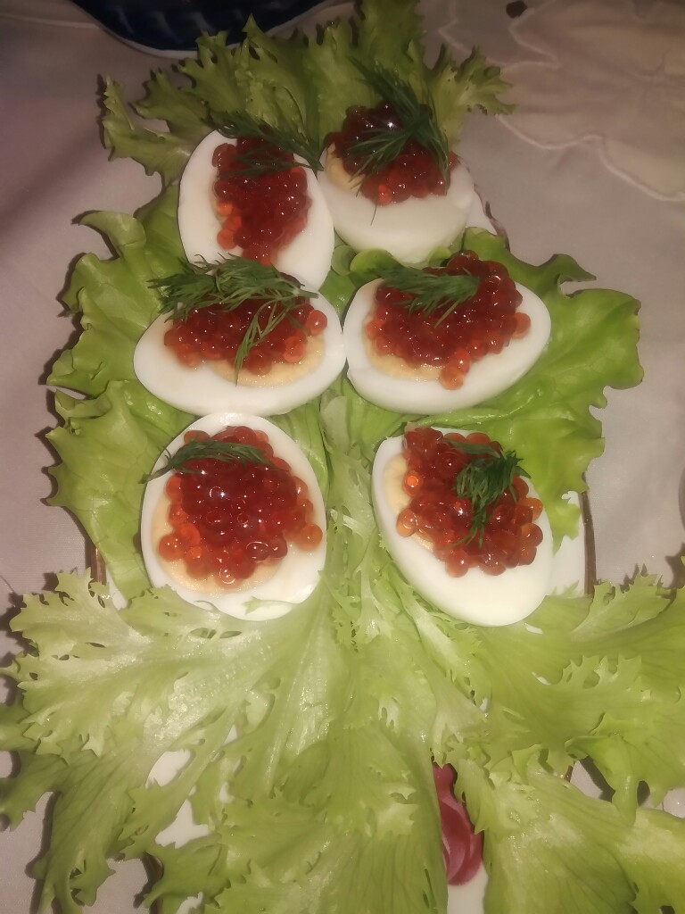 Яйца с красной икрой