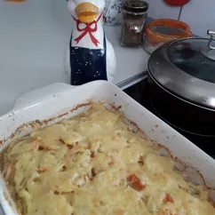 Мясо под картофельной шубкой с сыром