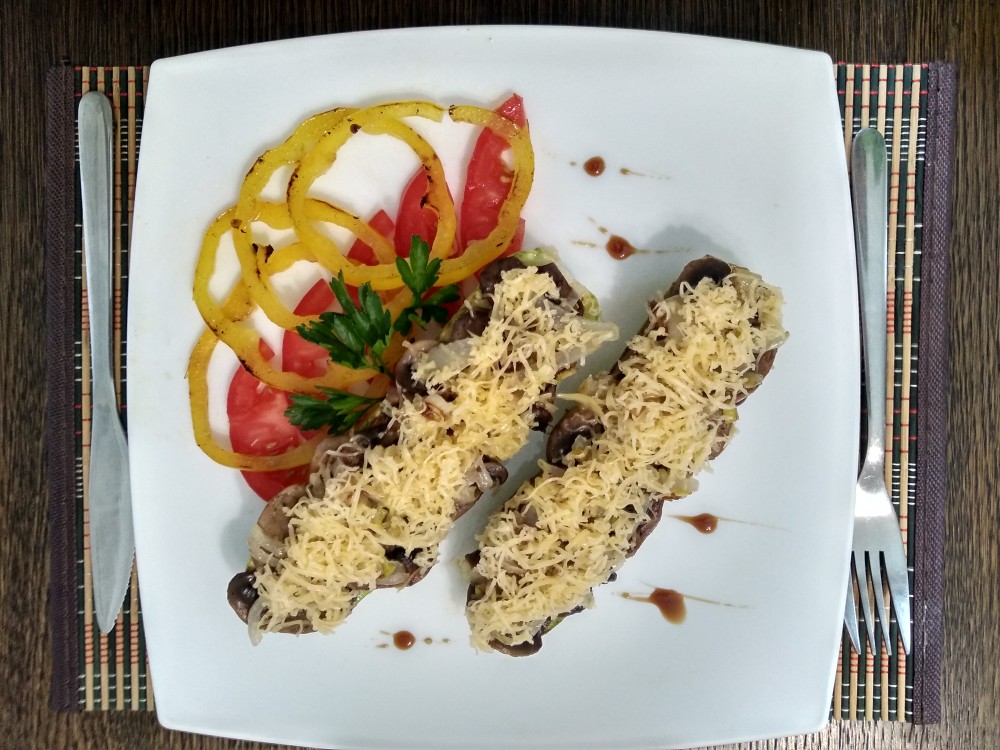 Кабачки с грибами и сыром