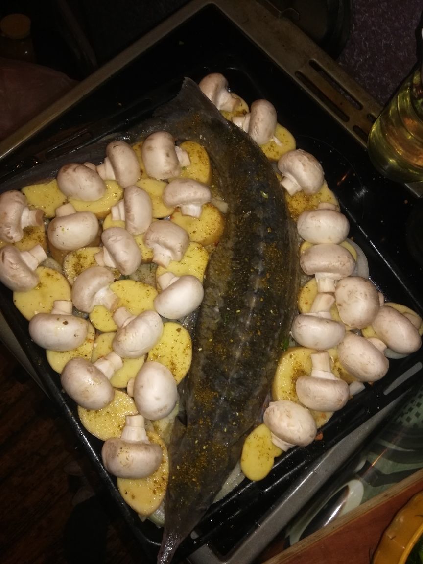 Запеченная стерлядь в духовке с картошкой и грибами - пошаговый рецепт с фото