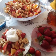 Лёгкий фруктовый салат🍓🍌🍎🍊🥝