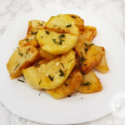 Картофель жареный с чесноком и укропом