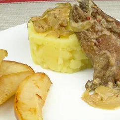 Печень с грушами в сливочно-луковом соусе | Liver with pears in a creamy-onion sauce