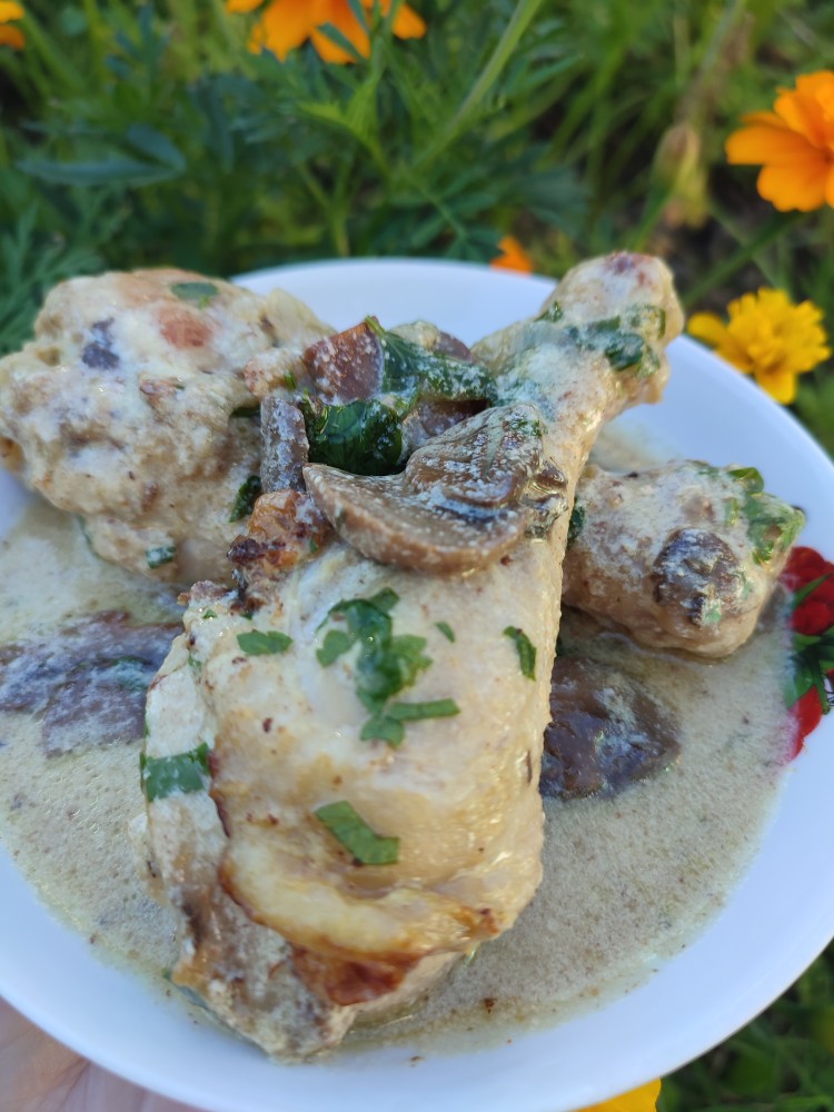Курица в молочном соусе на сковороде 🍗 - рецепт с фотографиями - Patee. Рецепты
