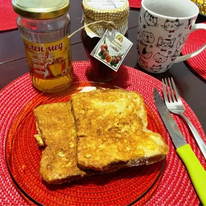 Классические французские тосты с яйцом на завтрак