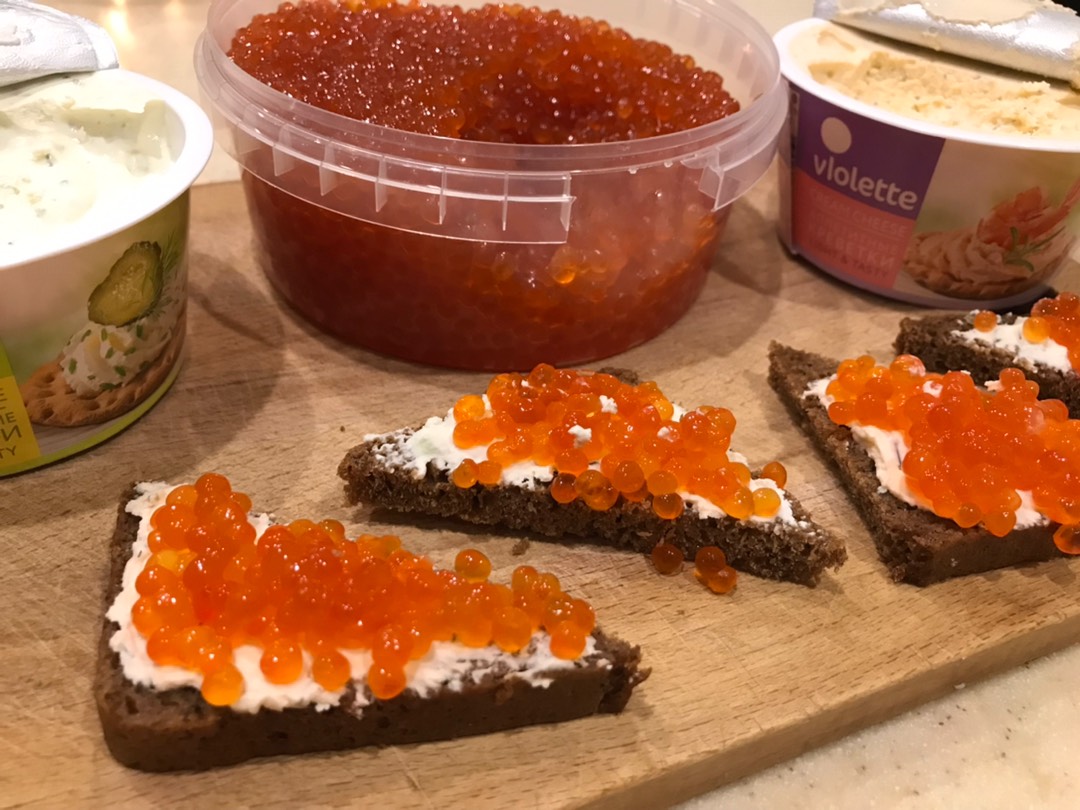 Закуска из красной икры на праздничный стол