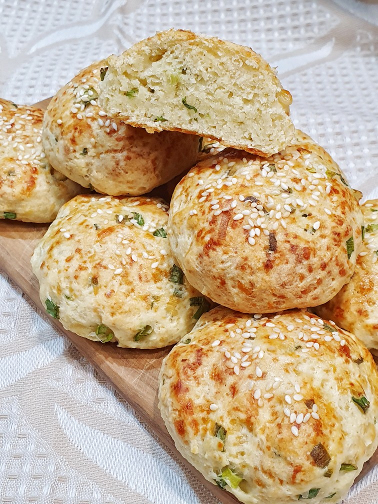 Сырно-луковые булочки