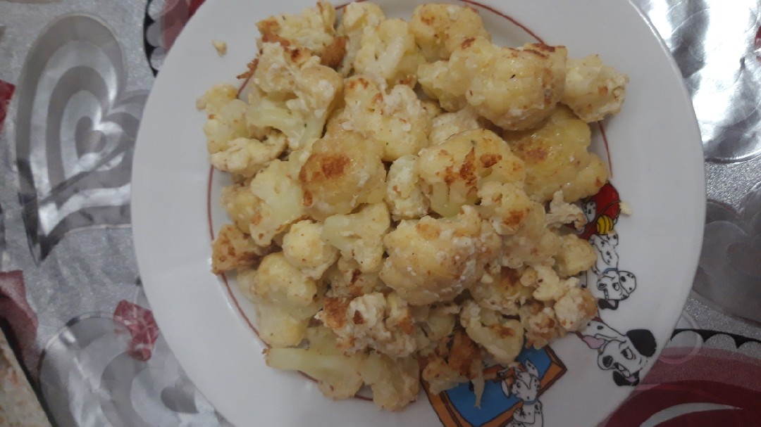Цветная капуста с яйцом и сыром на сковороде