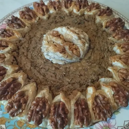 Пирог сытный с начинкой из паштета